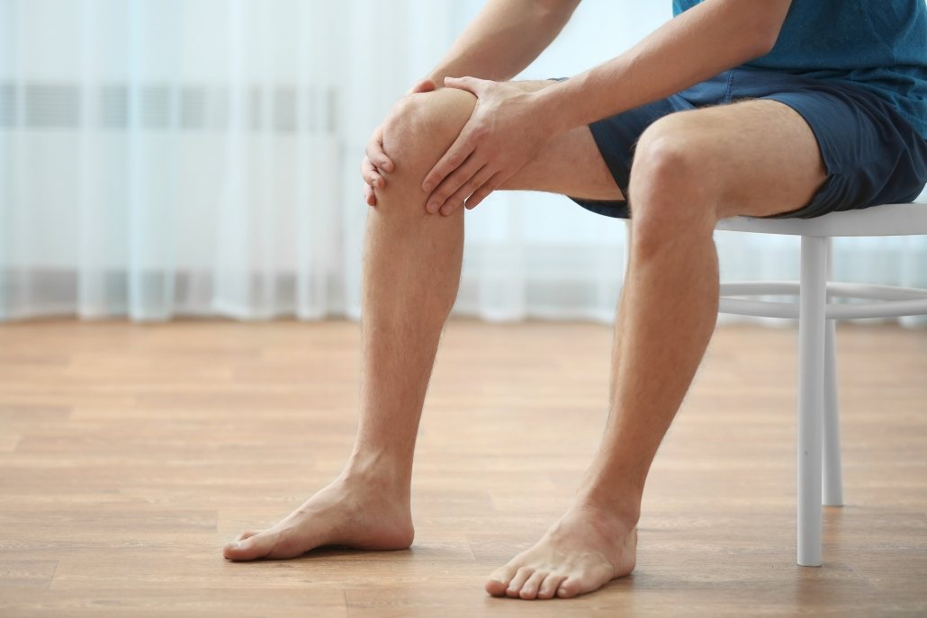 Image depicting stubborn knee pain requiring support from custom orthotics.