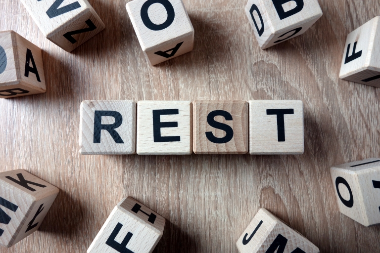 To remind the reader of the importance of rest when receiving ankle pain treatment.
